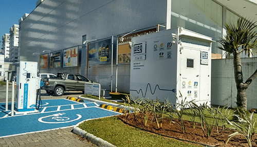 WEG fornece sistema de armazenamento de energia elétrica com baterias de íons de lítio para estação de recarga de veículos elétricos, em Florianópolis