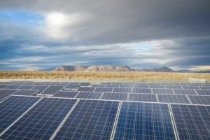Energia solar vai gerar mais de 147 mil empregos no Brasil em 2021, projeta Absolar