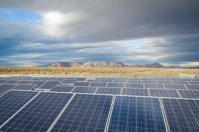 Energia solar vai gerar mais de 147 mil empregos no Brasil em 2021, projeta Absolar