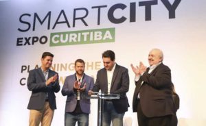 Governador do Paraná anuncia isenção de impostos para carros elétricos