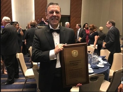 Engenheiro da Petrobras recebe prêmio internacional por uso pioneiro de plataformas do tipo FPSO