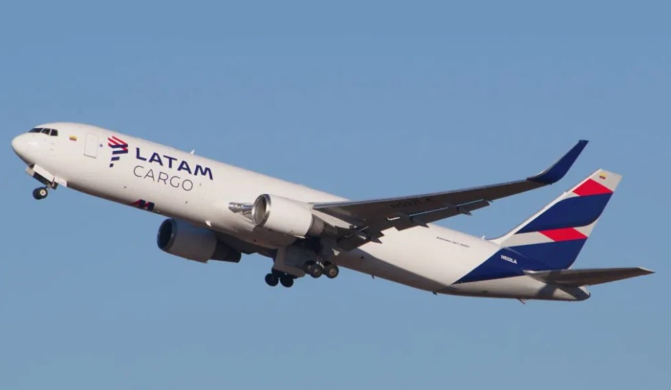 LATAM começa a realizar no Brasil manutenção pesada de aeronaves Boeing 767 cargueiras