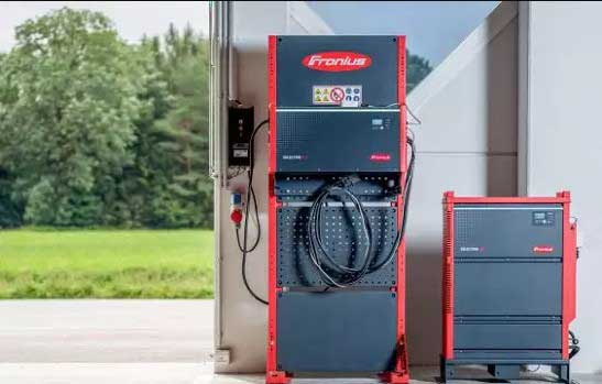 Fronius lança carregadores de baterias para veículos elétricos pesados
