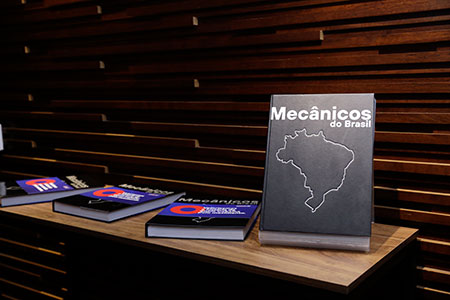 Marca de lubrificantes MobilT lança livro “Mecânicos do Brasil”
