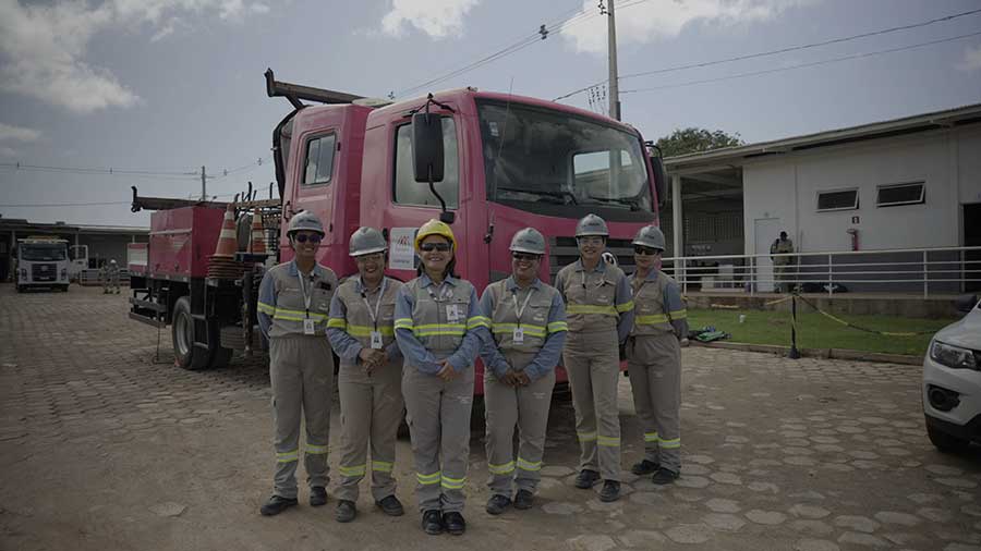 Primeira equipe exclusiva de mulheres vai atuar na construção e manutenção de redes elétricas no estado do Amapá