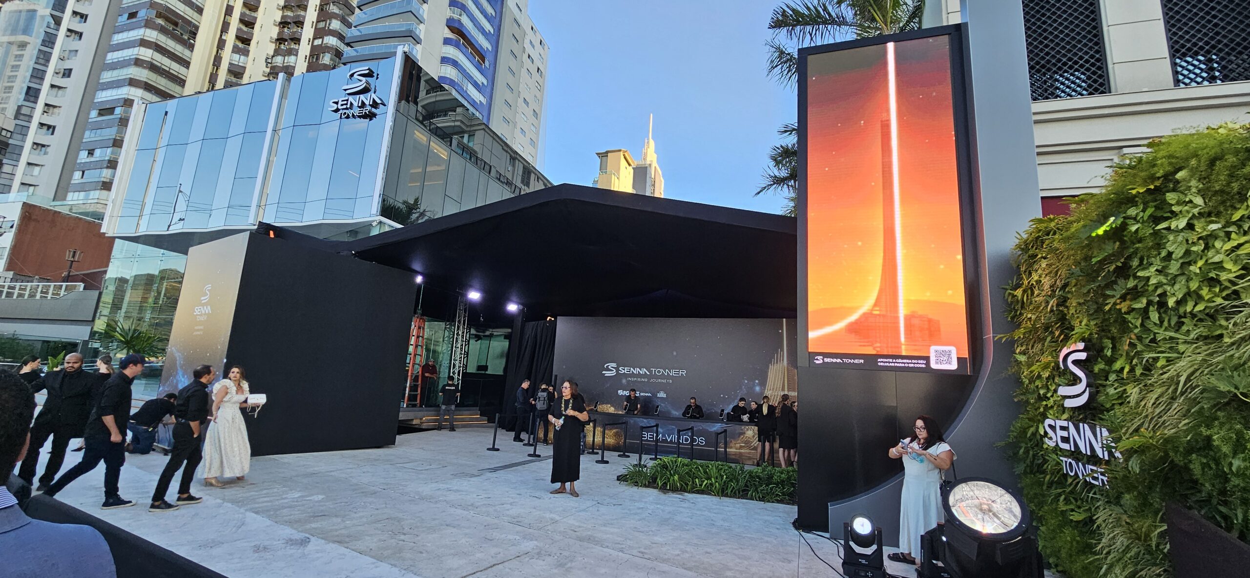 Lançamento de Senna Tower é marcado pela presença de celebridades e empresários em Balneário Camboriú