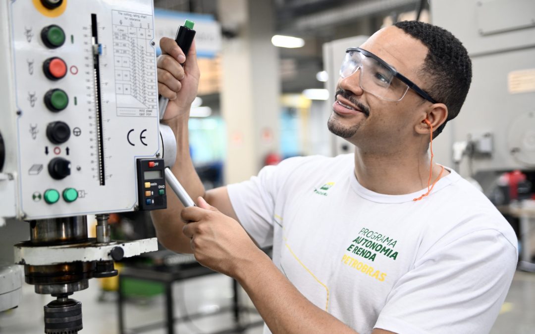 Programa Autonomia e Renda Petrobras: inscrições abertas para 2.100 vagas gratuitas em cursos de qualificação profissional do SENAI