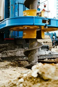 FG incorpora máquina inédita no Brasil e eleva padrão tecnológico e agilidade das fundações do Senna Tower- Imagem no texto