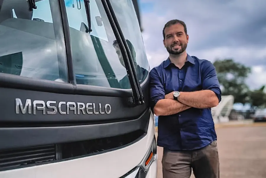 Novo ônibus elétrico aposta em design autoral para inaugurar nova fase do transporte coletivo urbano