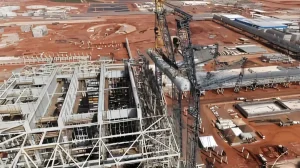 Detalhe da instalação do coração da nova fábrica da Arauco, com mais de 32 metros de comprimento