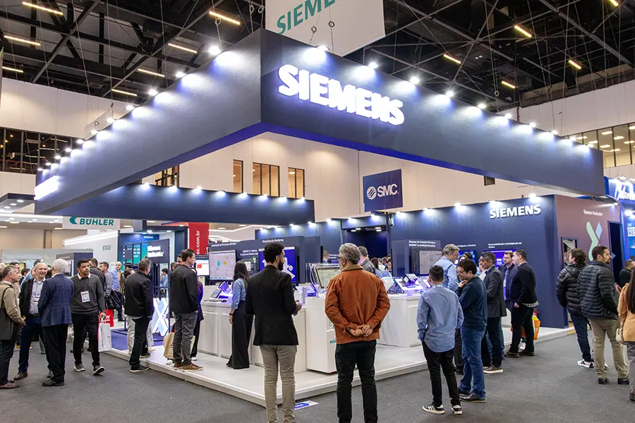 Siemens transforma estande da Fispal Tecnologia e TecnoCarne 2026 em jornada imersiva de uma fábrica conectada por IA, automação e dados